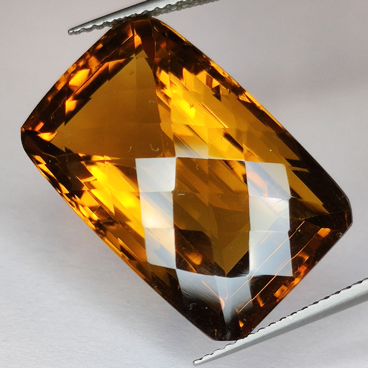 28,46ct Honigquarz Kissenschliff 22x14mm