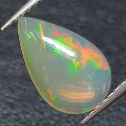 Opale éthiopienne de taille poire 11.60 x 7.29 mm 1.56 ct