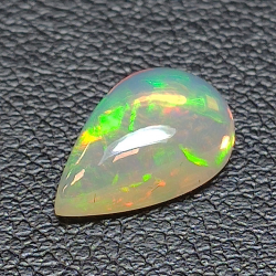 Opale éthiopienne de taille pear 11.60 x 7.29 mm 1.56 CT