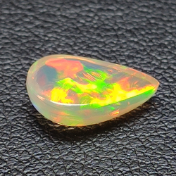 Opale éthiopienne de taille pear 11.60 x 7.29 mm 1.56 CT