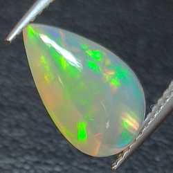 Opale éthiopienne de taille poire 11.60 x 7.29 mm 1.56 ct