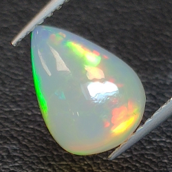 Opale éthiopienne de taille poire 10.95 x 8.97 mm 1.66 ct