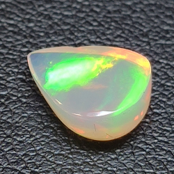 Opale éthiopienne de taille poire 10.95 x 8.97 mm 1.66 ct