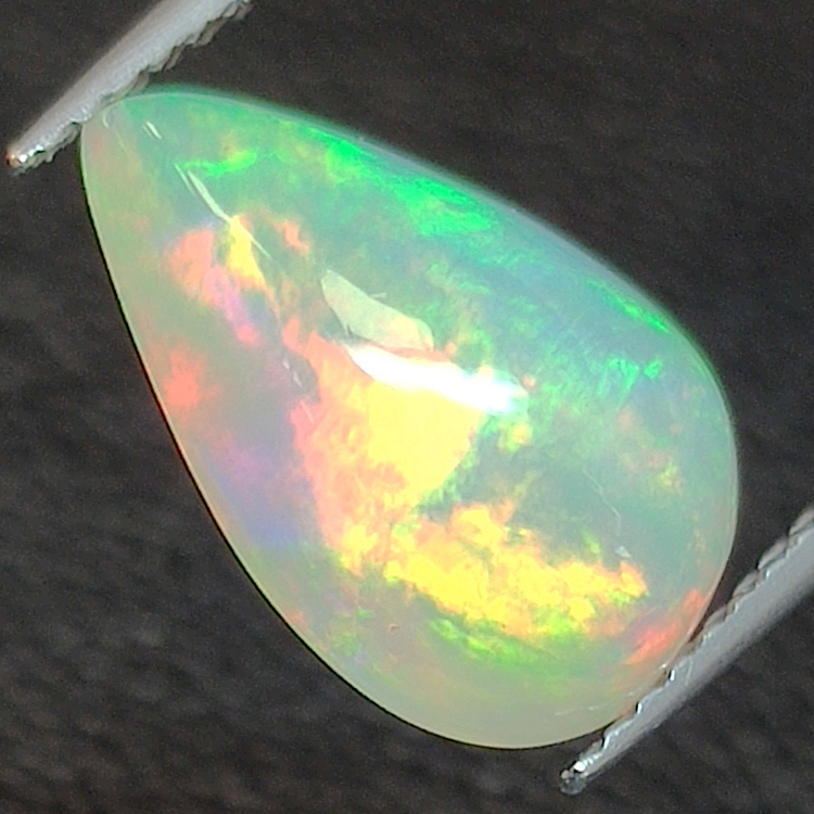 Opale Éthiopie (Wello) de taille poire 12.58 x 8.26 mm 2.41 ct