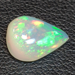 Opale éthiopienne de taille pear 10.25 x 8.14 mm 1.59 ct