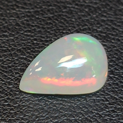 Opale éthiopienne de taille pear 12.03 x 8.32 mm 2.43 ct