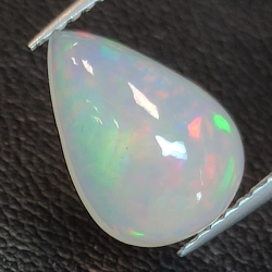 Äthiopischer (Wello) Opal im Birnenschliff 12.03 x 8.32 mm 2.43 ct