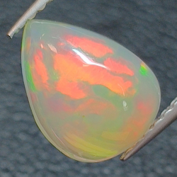 Opale Éthiopie (Wello) de taille poire 10 x 7.49 mm 1.74 ct