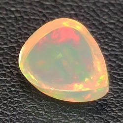 Äthiopischer (Wello) Opal im Birnenschliff 10 x 7.49 mm 1.74 ct