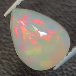 Opale Éthiopie (Wello) de taille poire 10 x 7.49 mm 1.74 ct