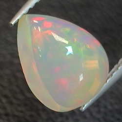 Opale Éthiopie (Wello) de taille poire 10 x 7.49 mm 1.74 ct