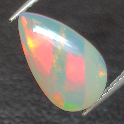 Opale Éthiopie (Wello) de taille poire 12.34 x 7.35 mm 1.51ct