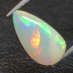 Opale Éthiopie (Wello) de taille poire 12.34 x 7.35 mm 1.51ct