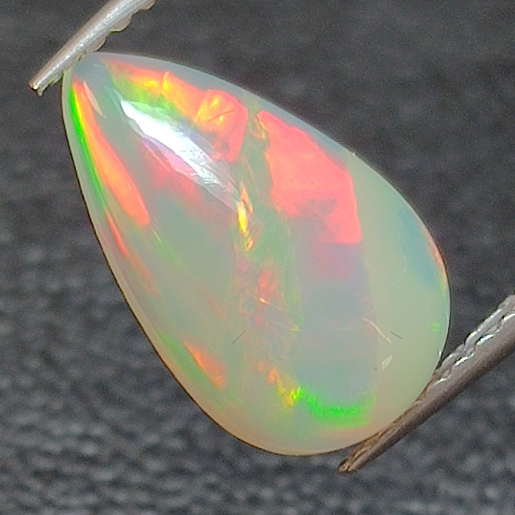 Opale Éthiopie (Wello) de taille poire 12.34 x 7.35 mm 1.51ct