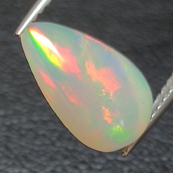 Opale Éthiopie (Wello) de taille poire 12.34 x 7.35 mm 1.51ct