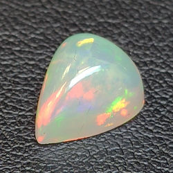 Opale éthiopienne de taille pear 10.65x 8.39  mm 2.37ct