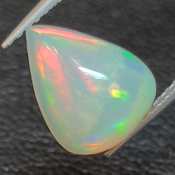 Opale Éthiopie (Wello) de taille poire 10.65x 8.39  mm 2.37ct