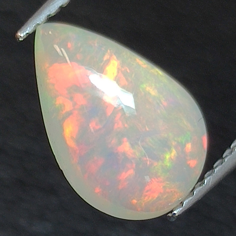 Opale Éthiopie (Wello) de taille poire 10.73x 8.65 mm 1.32ct