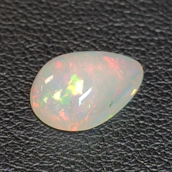 Opale Éthiopie (Wello) de taille poire 10.73x 8.65 mm 1.32ct