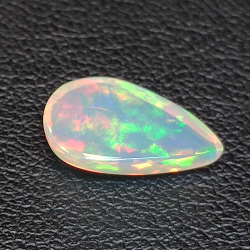 Opale éthiopienne de taille pear 12.38 x 7.60 mm 1.43ct