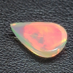 Äthiopischer (Wello) Opal im Birnenschliff 11.54 x 7.22 mm 1.29ct