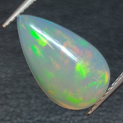 Opale Éthiopie (Wello) de taille poire 14.67x 8.56 mm 2.28 ct