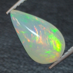 Äthiopischer (Wello) Opal im Birnenschliff 12.21 x 7.12 mm 1.92ct