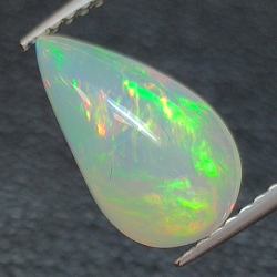 Opale Éthiopie (Wello) de taille poire 12.21 x 7.12 mm 1.92ct