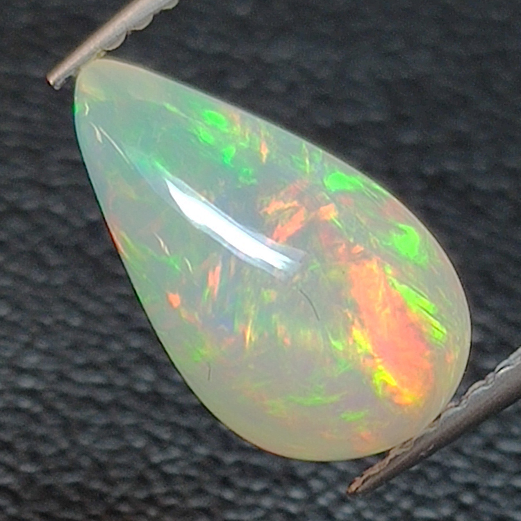 Äthiopischer (Wello) Opal im Birnenschliff 12.21 x 7.12 mm 1.92ct