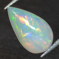 Opale Éthiopie (Wello) de taille poire 12.21 x 7.12 mm 1.92ct