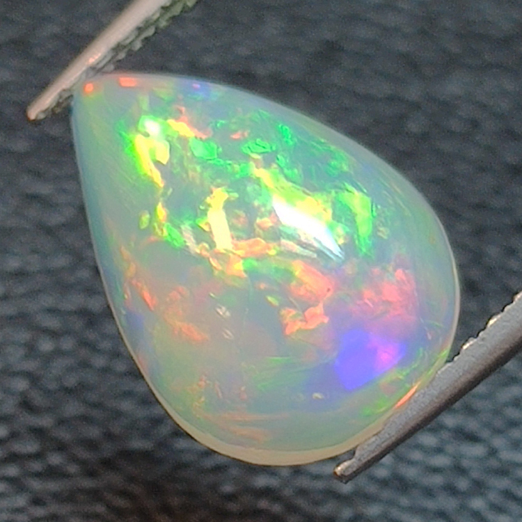 Äthiopischer (Wello) Opal im Birnenschliff 11.64 x 8.06 mm 1.72ct