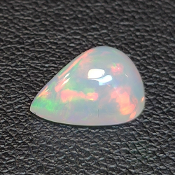 Opale Éthiopie (Wello) de taille poire 10.80 x 8.11mm 1.73ct