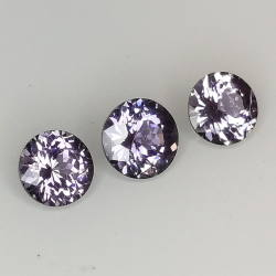 Spinel round size  4.55 a 4.91 mm 1.35 ct