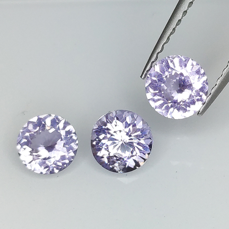 Spinel round size 4.65 a 5.02 mm 1.46 ct