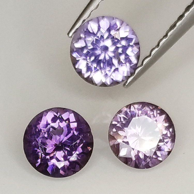 Spinel rond coupé 4.55 à 4.86 mm 1.27 ct