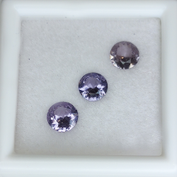 Spinel rond coupé 4.46 à 4.51 mm 0.96 ct