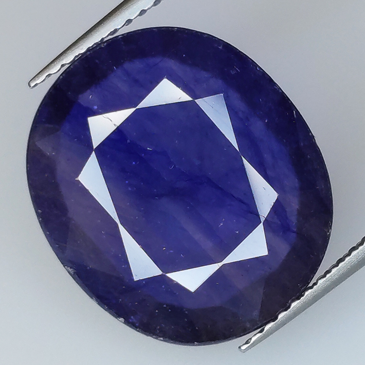 16,50 ct blauer Saphir im Ovalschliff, 21,26 x 18,94 mm