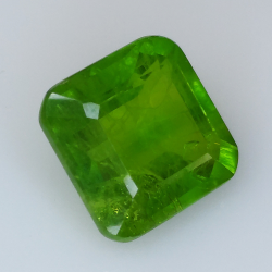 13.12ct Zafiro Verneuil verde talla esmeralda 12.57x12.39mm