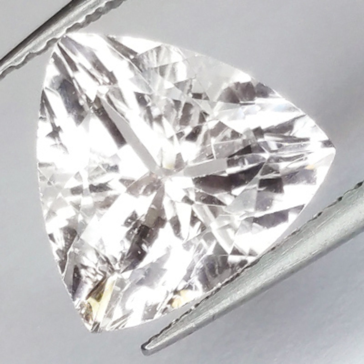 2.93 ct Morganite coupe trilliante 4.85x4.91mm