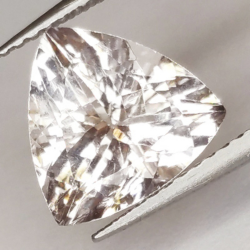 2.93ct Morganita talla trilliant 4.85x4.91mm