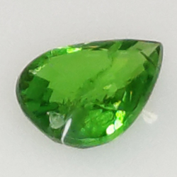 1,07 ct Tsavorit Granat  im Birnenschliff  7.30x5.16mm