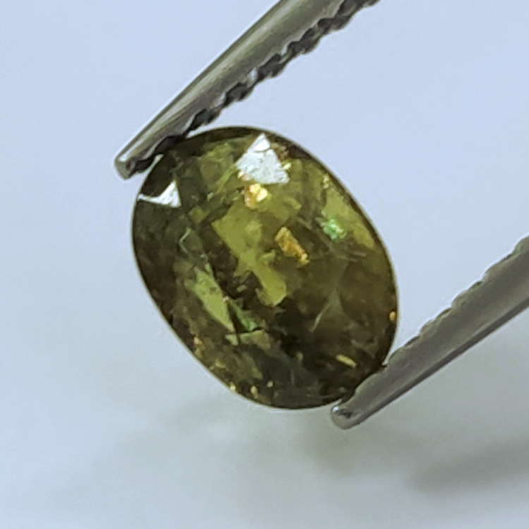 0.90ct Demantoide talla oval 6.12x4.49mm