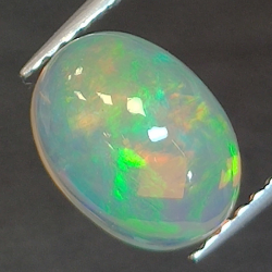 Opale d'Ethiopie taille ovale 1.51 ct