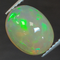 Opale d'Ethiopie taille ovale 2.45 ct