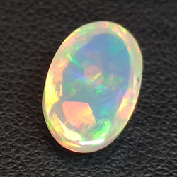 Opale d'Ethiopie taille ovale 2.25 ct