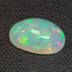 Opale d'Ethiopie taille ovale 2.25 ct