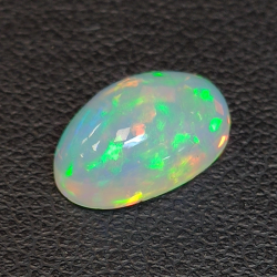 Opale d'Ethiopie taille ovale 2.25 ct