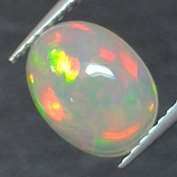 Ópalo Etiopía talla oval 1.34 ct