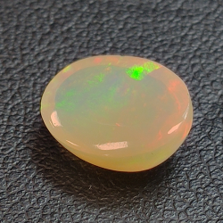 Opale d'Ethiopie taille ovale 2.22 ct