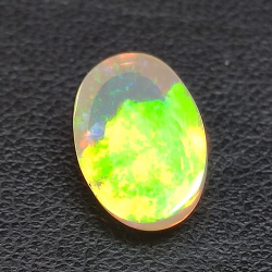 Opale d'Ethiopie taille ovale 2.27 ct